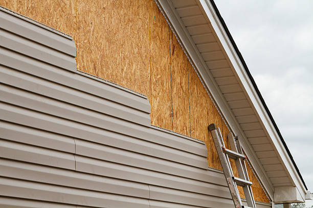 Professional Vinyl Siding technician working in East Liverpool, OH